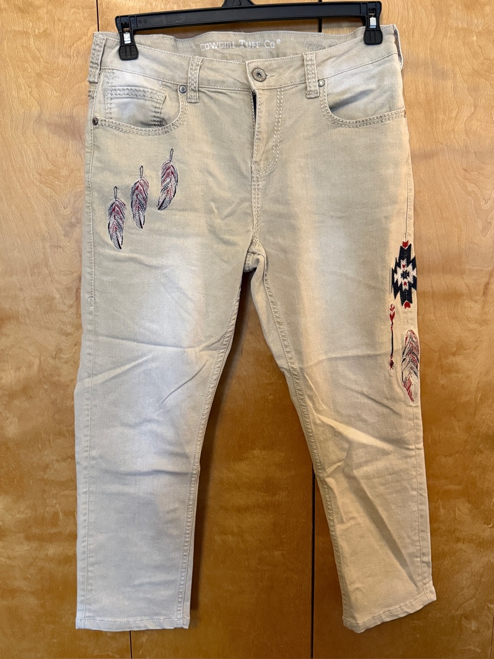 Cowgirl Tuff Women's Beige Free Spirit Embroidered Cropped Jeans Size 31